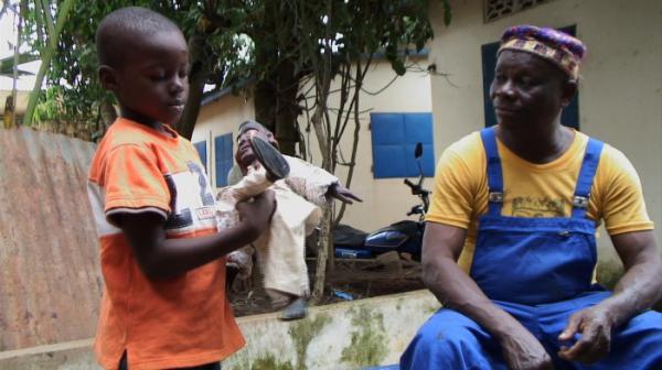 Togo le maître de marionnettes et ses enfants