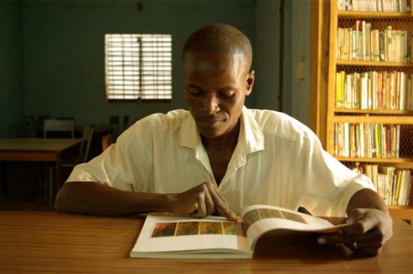 Samba Bamia/ Bibliothque de lecture publique/ Sgou/ Mali/ janvier 2010.