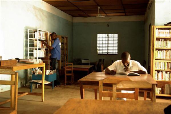 Bibliothque de lecture publique/ Centre Malik Coulibaly/ Sgou/ Mali. Janvier 2010.