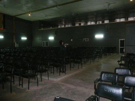 La salle du cinma Le Mieru Ba/ 700 places/ Sgou/ Mali.