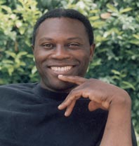 L'écrivain Eugène Ébodé reçoit le prix Yambo Ouologuem